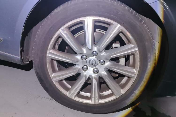 Used Volvo S90 2020 T5 Zhiyuan Luxury Edition Right Front Wheel Hub