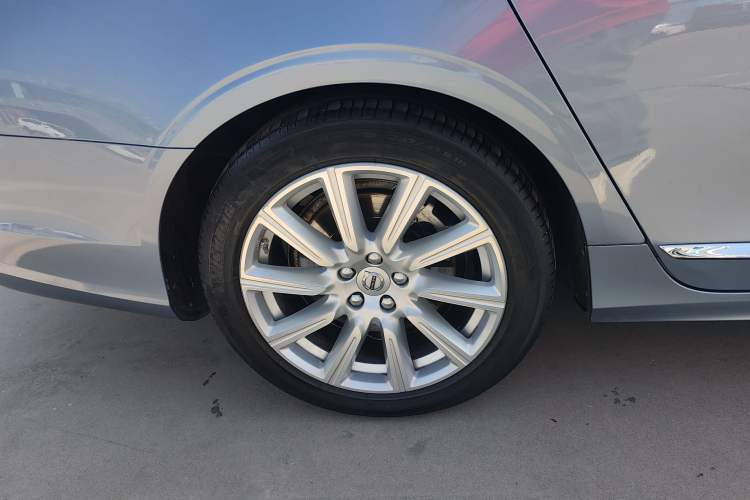 Used Volvo S90 2020 Facelift T5 Smart & Luxurious Edition Right Rear Wheel Hub