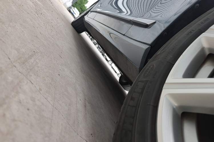 Used Volvo S90 2020 Facelift T5 Smart & Luxurious Edition Right Side Sill