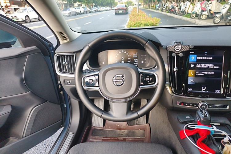 Used Volvo S90 2020 T4 SmartDrive Luxury Edition Steering Wheel