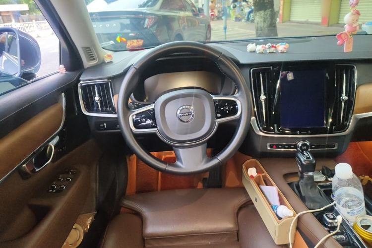 Used Volvo S90 2020 Facelift T5 Smart & Luxurious Edition Steering Wheel