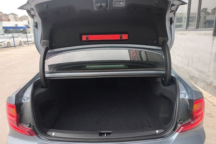 Used Volvo S90 2020 Facelift T5 Smart & Luxurious Edition Trunk