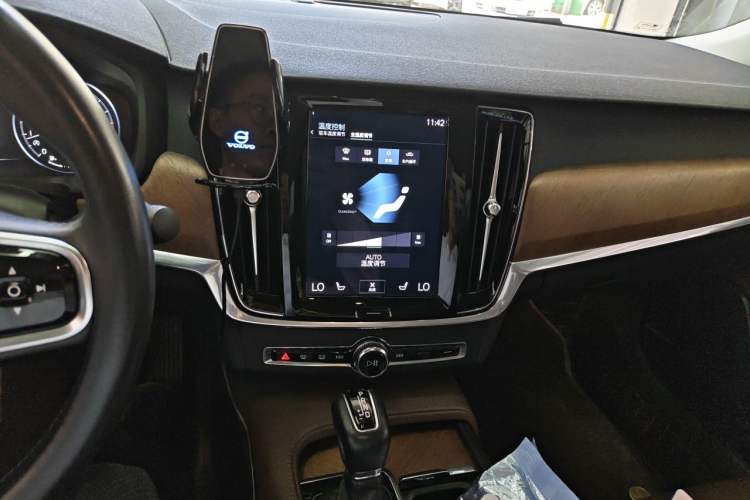 Used Volvo S90 2020 T5 Zhiyi Luxury Edition Audio And AC Panel