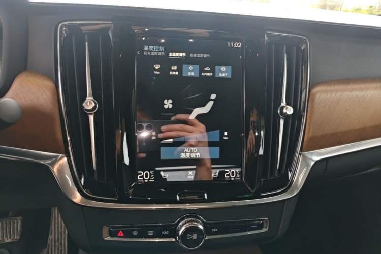 Used Volvo S90 2020 Facelift T5 Smart & Luxurious Edition Audio And AC Panel