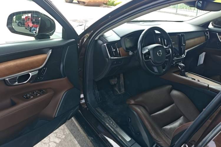 Used Volvo S90 2020 Facelift T5 Smart & Luxurious Edition Driver Seat