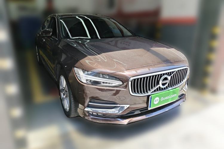 Used Volvo S90 2020 T5 Zhiyi Luxury Edition Front Right 45 Deg