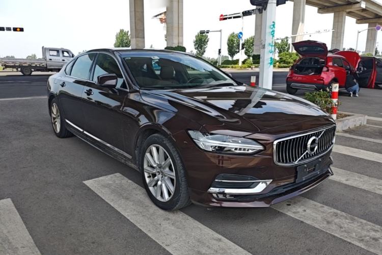 Used Volvo S90 2020 Facelift T5 Smart & Luxurious Edition Front Right 45 Deg