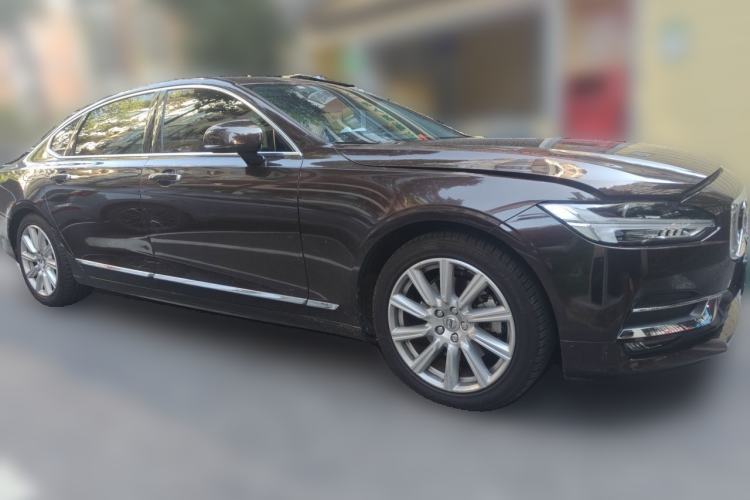 Used Volvo S90 2020 T5 Zhiyi Luxury Edition Front Right 45 Deg