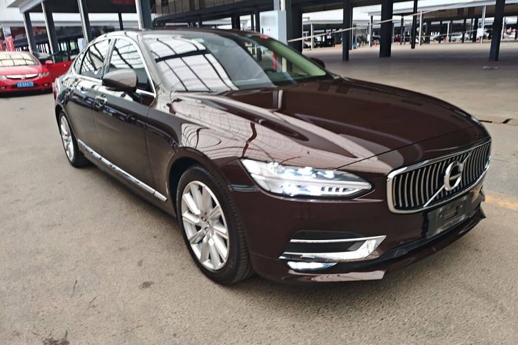 Used Volvo S90 2020 Facelift T5 Smart & Luxurious Edition Front Right 45 Deg