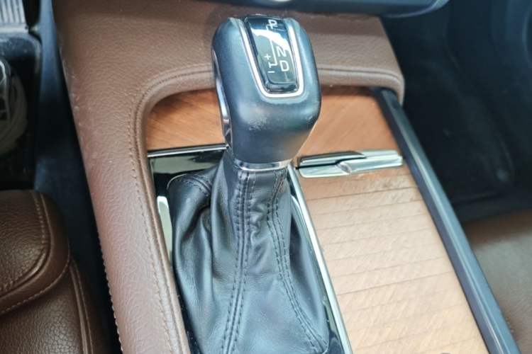 Used Volvo S90 2020 Facelift T5 Smart & Luxurious Edition Gear Lever