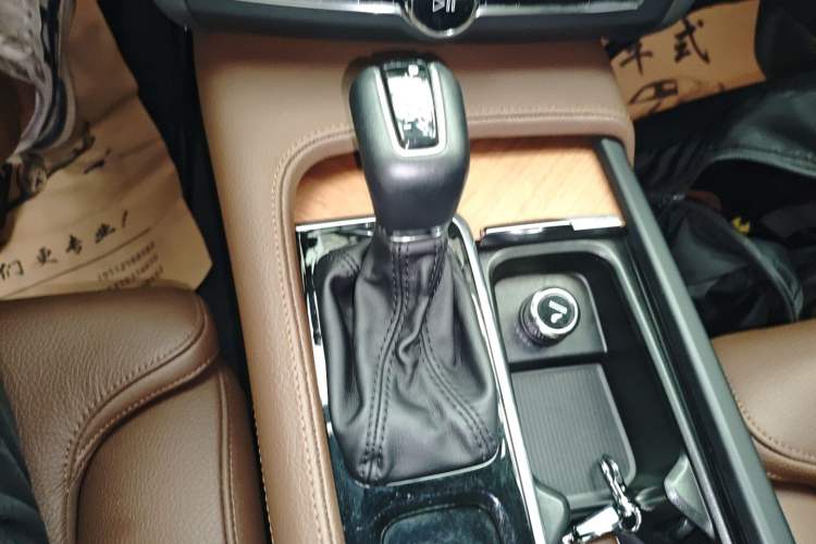Used Volvo S90 2020 Facelift T5 Smart & Luxurious Edition Gear Lever