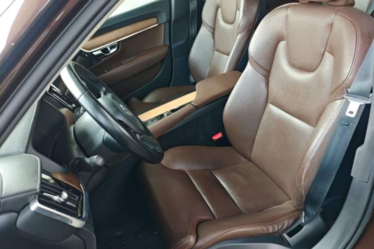 Used Volvo S90 2020 Facelift T5 Smart & Luxurious Edition Left Front Seat