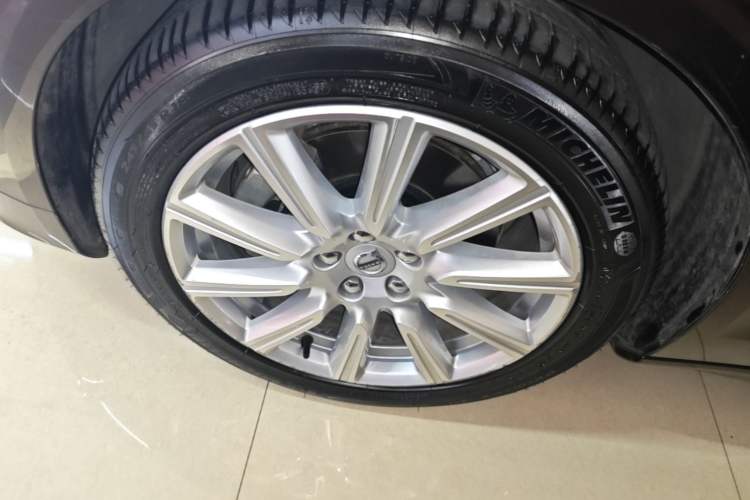Used Volvo S90 2020 T5 Zhiyuan Luxury Edition Left Front Wheel Hub