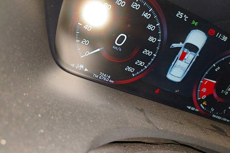 Used Volvo S90 2020 T5 Zhiyi Luxury Edition Odometer Close Up
