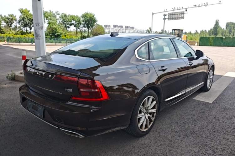 Used Volvo S90 2020 Facelift T5 Smart & Luxurious Edition Rear Right 45 Deg