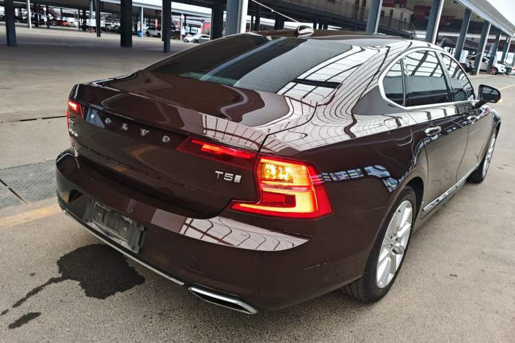 Used Volvo S90 2020 Facelift T5 Smart & Luxurious Edition Rear Right 45 Deg