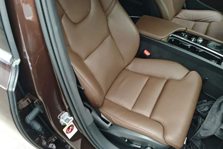 Used Volvo S90 2020 Facelift T5 Smart & Luxurious Edition Right Front Seat
