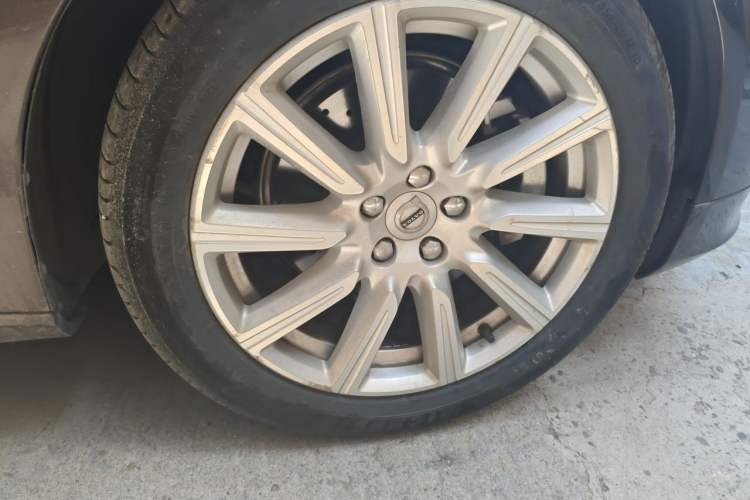 Used Volvo S90 2020 T5 Zhiyuan Luxury Edition Right Front Wheel Hub