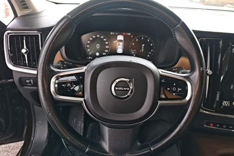 Used Volvo S90 2020 Facelift T5 Smart & Luxurious Edition Steering Wheel