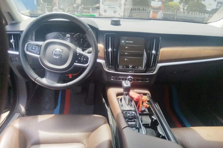 Used Volvo S90 2020 T5 Zhiyi Luxury Edition Center Console