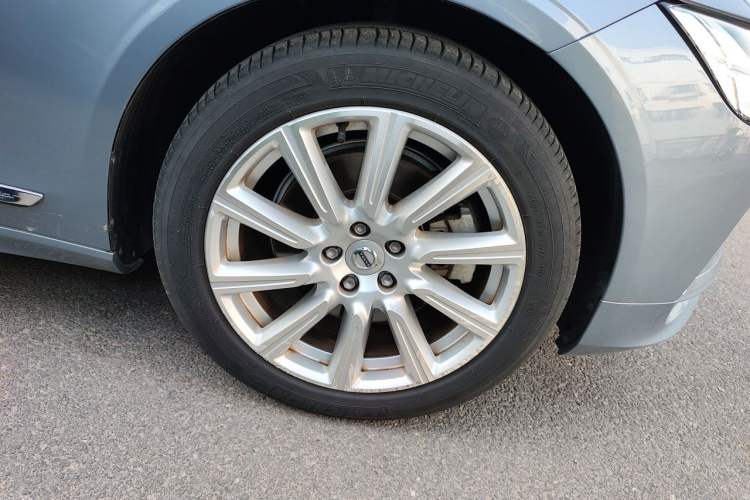 Used Volvo S90 2020 T5 Zhiyi Luxury Edition Right Front Wheel Hub