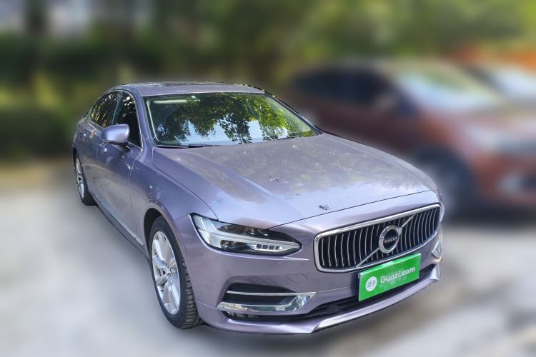Used Volvo S90 2020 T5 Zhiyi Luxury Edition Front Right 45 Deg