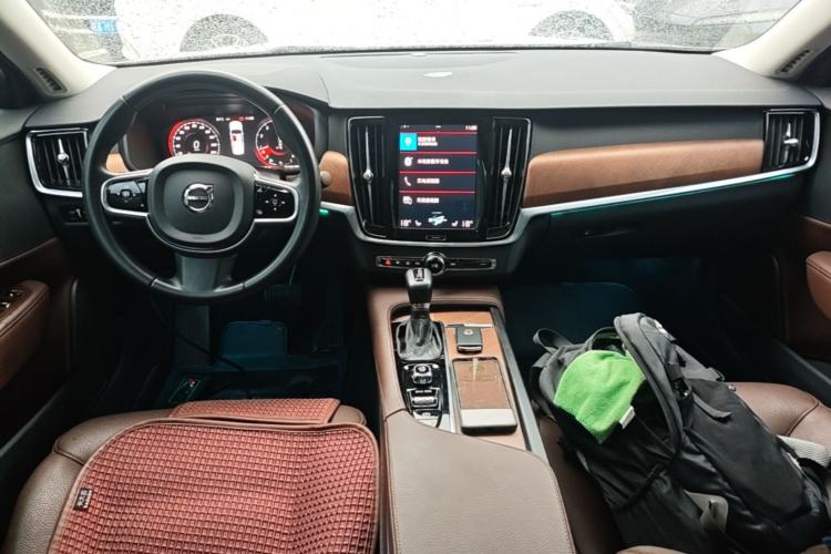 Used Volvo S90 2020 T5 Zhiyi Luxury Edition Center Console