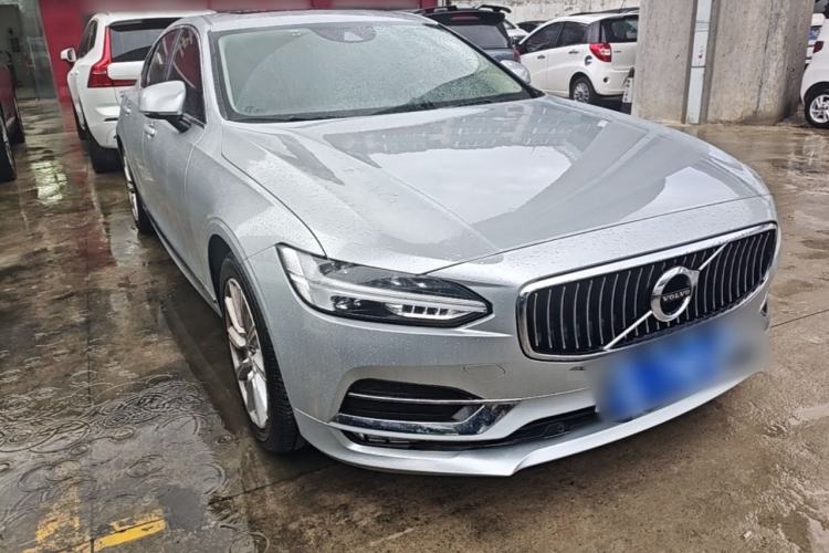 Used Volvo S90 2020 T5 Zhiyi Luxury Edition Front Right 45 Deg