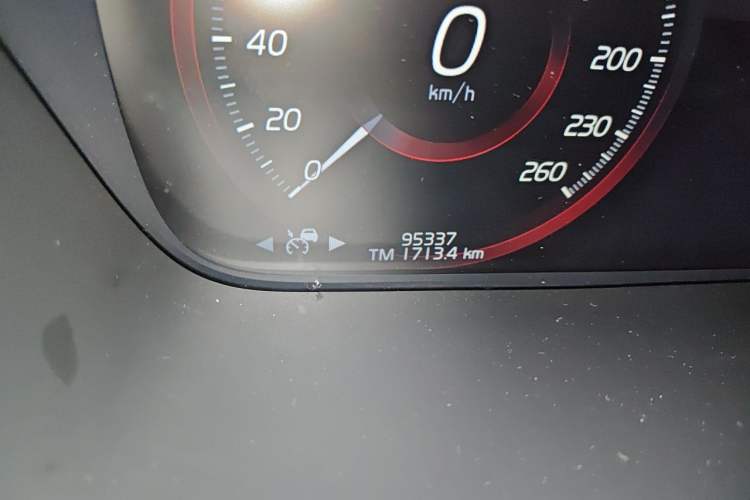 Used Volvo S90 2020 T5 Zhiyi Luxury Edition Odometer Close Up