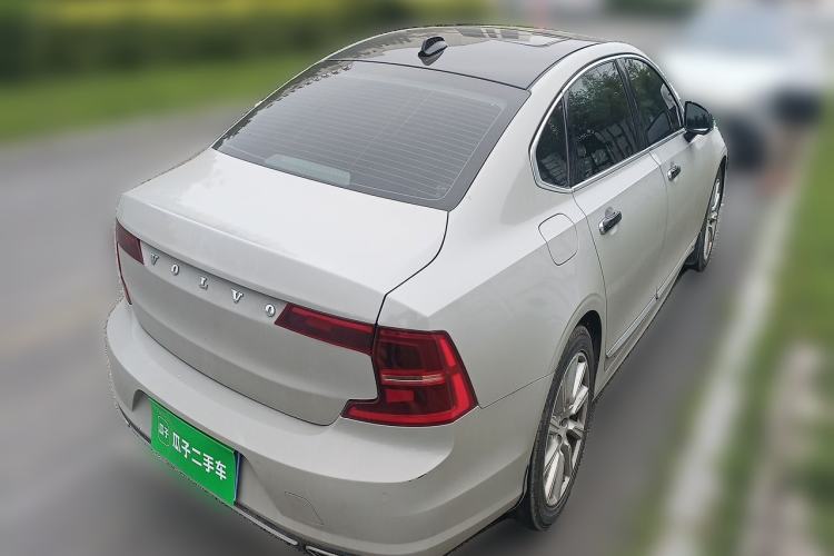 Used Volvo S90 2020 T5 Zhiyi Luxury Edition Rear Right 45 Deg