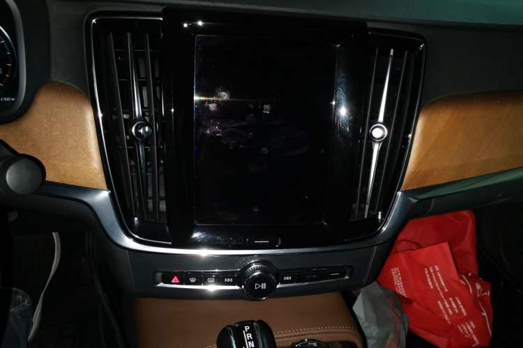 Used Volvo S90 2020 T5 Zhiyi Luxury Edition Audio And AC Panel