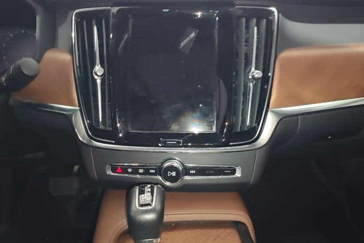 Used Volvo S90 2020 T5 Zhiyi Luxury Edition Audio And AC Panel