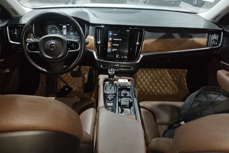 Used Volvo S90 2020 Facelift T5 Smart & Luxurious Edition Center Console