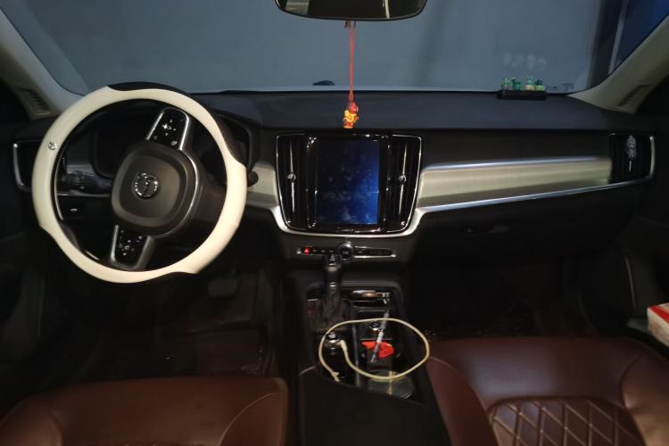 Used Volvo S90 2020 T4 SmartDrive Luxury Edition Center Console