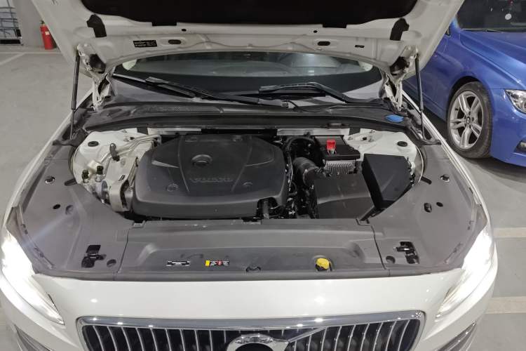 Used Volvo S90 2020 Facelift T5 Smart & Luxurious Edition Engine Bay