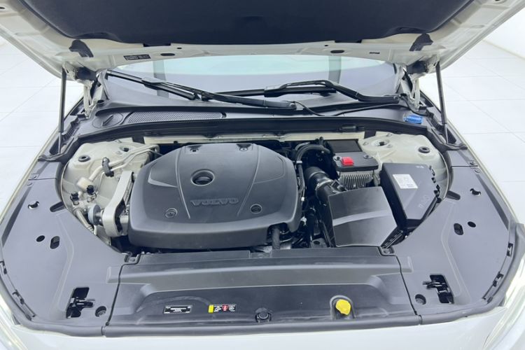 Used Volvo S90 2020 T4 SmartDrive Luxury Edition Engine Bay
