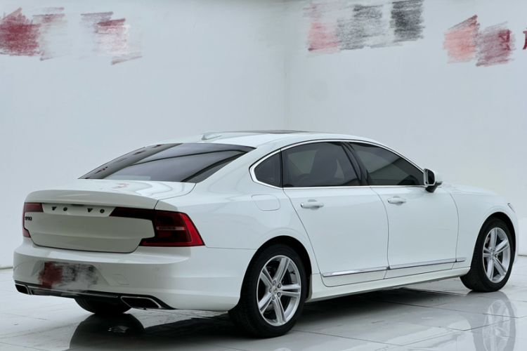 Used Volvo S90 2020 T4 SmartDrive Luxury Edition Exterior 4