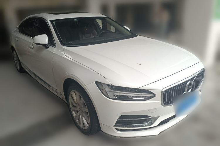Used Volvo S90 2020 T5 Zhiyi Luxury Edition Front Right 45 Deg