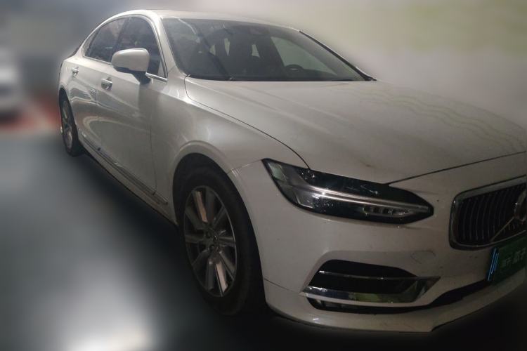 Used Volvo S90 2020 T5 Zhiyi Luxury Edition Front Right 45 Deg