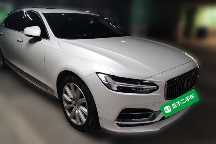 Used Volvo S90 2020 T5 Zhiyi Luxury Edition Front Right 45 Deg