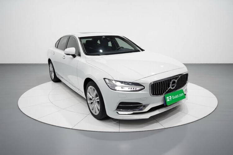 Used Volvo S90 2020 Facelift T5 Smart & Luxurious Edition Front Right 45 Deg