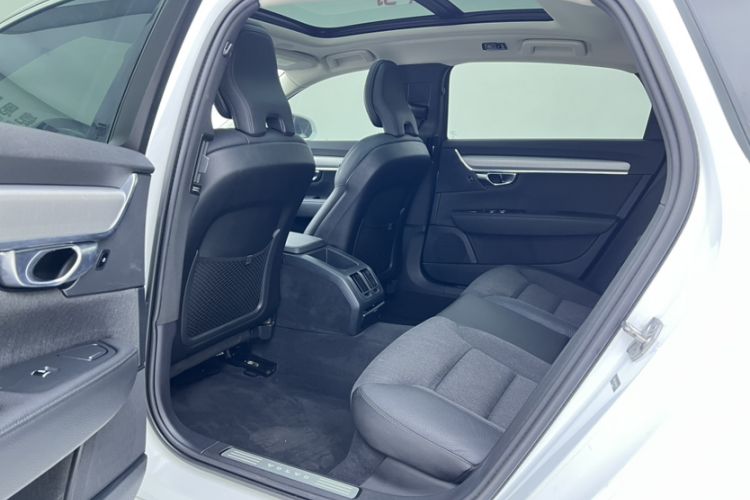 Used Volvo S90 2020 T4 SmartDrive Luxury Edition Interior 3