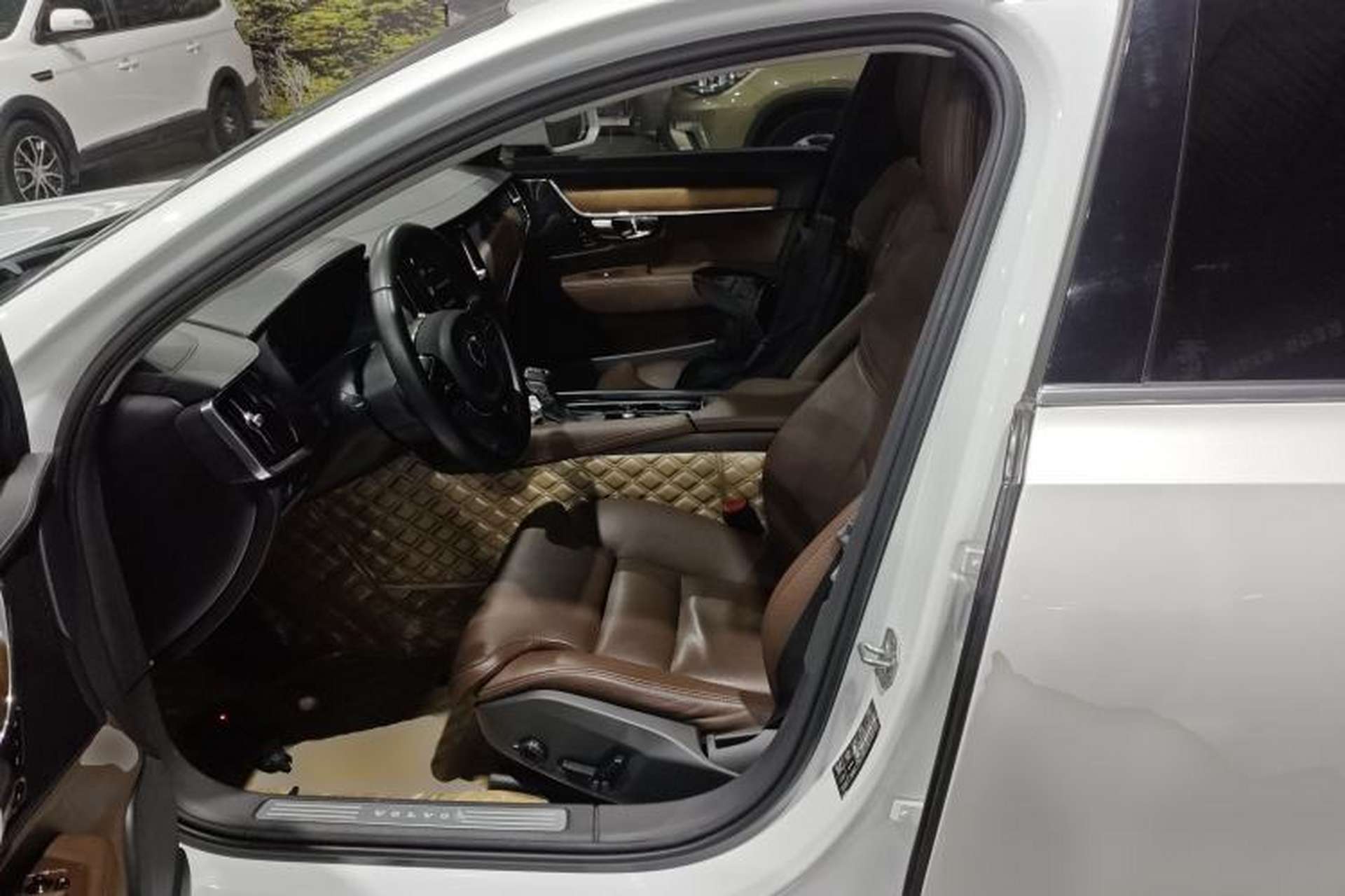 Used Volvo S90 2020 Facelift T5 Smart & Luxurious Edition Left Front Seat