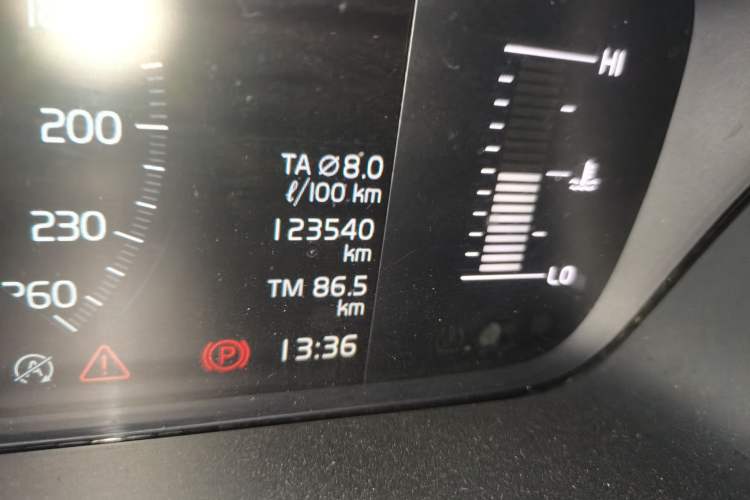Used Volvo S90 2020 T4 SmartDrive Luxury Edition Odometer Close Up