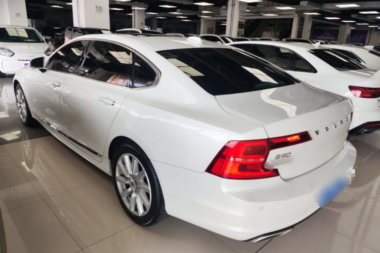 Used Volvo S90 2020 Facelifted T5 Zhiyi Luxury Edition Rear Left 45 Deg