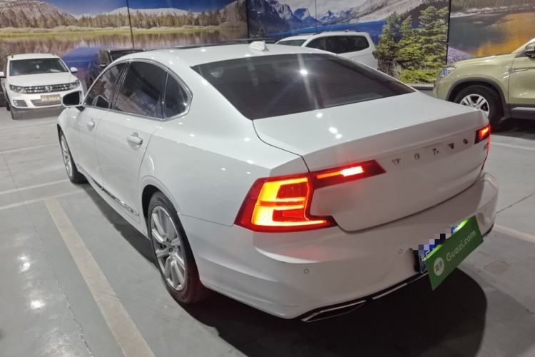 Used Volvo S90 2020 Facelift T5 Smart & Luxurious Edition Rear Left 45 Deg