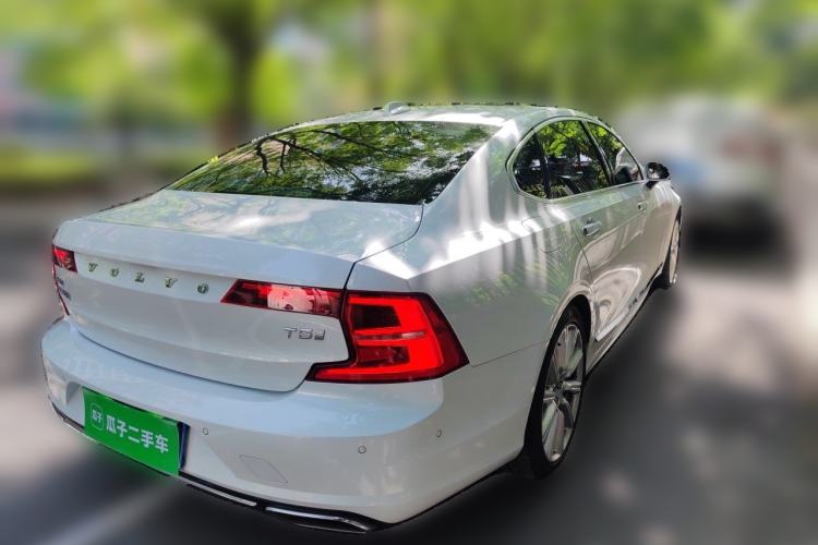 Used Volvo S90 2020 T5 Zhiya Luxury Edition Rear Right 45 Deg