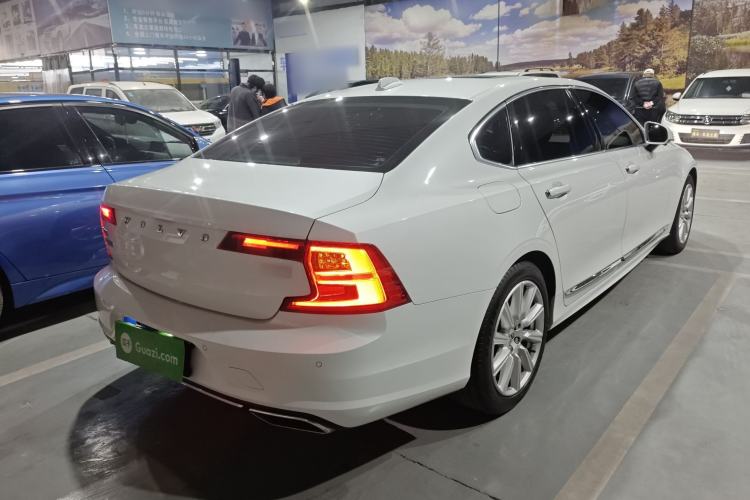 Used Volvo S90 2020 Facelift T5 Smart & Luxurious Edition Rear Right 45 Deg