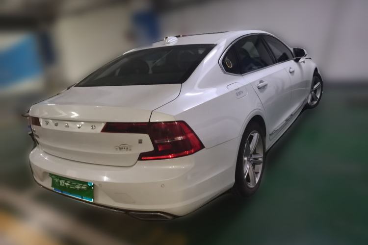 Used Volvo S90 2020 T4 SmartDrive Luxury Edition Rear Right 45 Deg