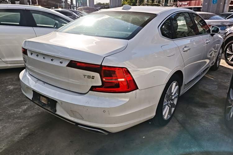 Used Volvo S90 2020 T5 Zhiyi Luxury Edition Rear Right 45 Deg